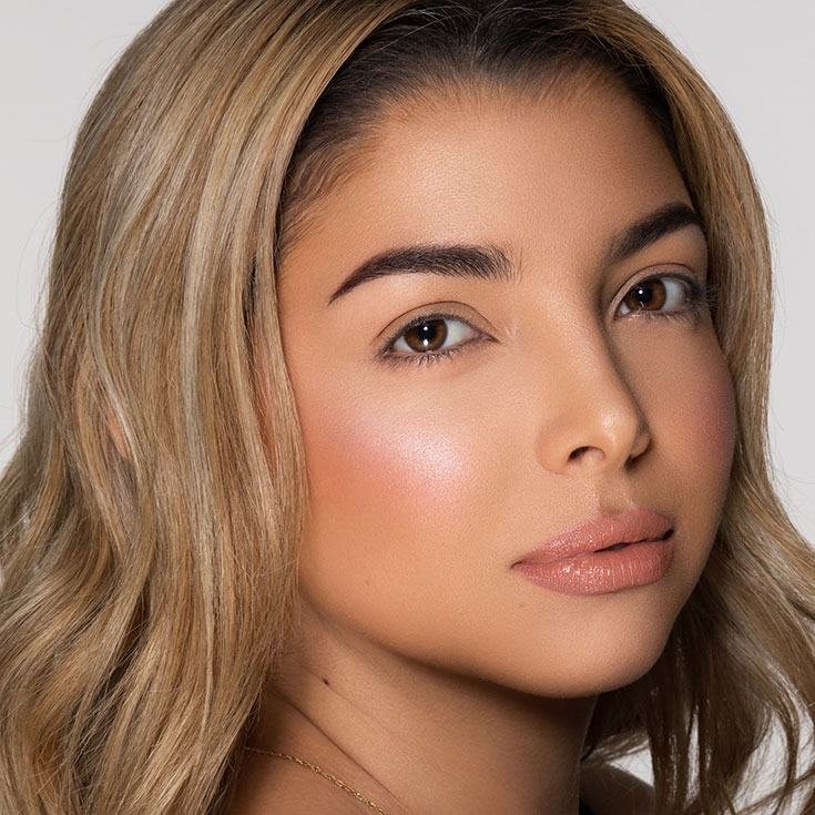 article 3 natural makeup look
